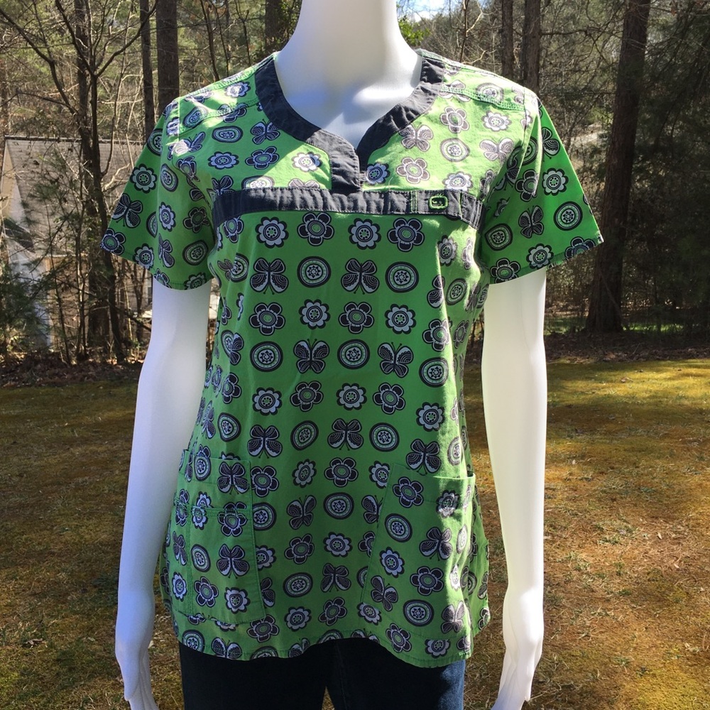 Wonder Flex scrub top